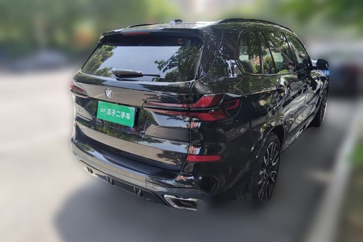 Used BMW X5 2025 Model, xDrive 40Li M Sport Night Package Rear Right 45 Deg