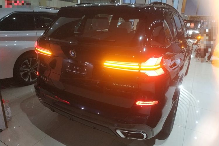 Used BMW X5 2025 Model, xDrive 40Li M Sport Night Package Rear Right 45 Deg