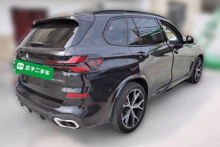 Used BMW X5 2025 Model, xDrive 30Li M Sport Night Package Rear Right 45 Deg