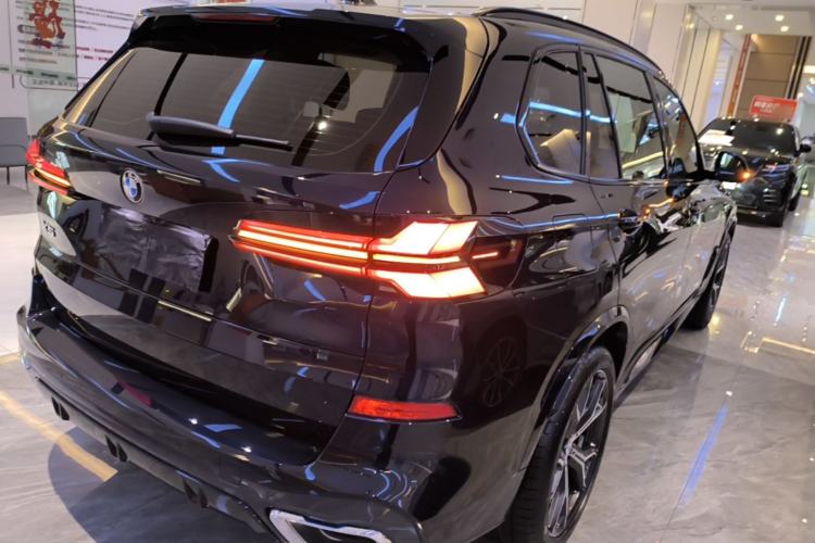 Used BMW X5 2025 Model, xDrive 30Li Prestige M Sport Night Package Rear Right 45 Deg