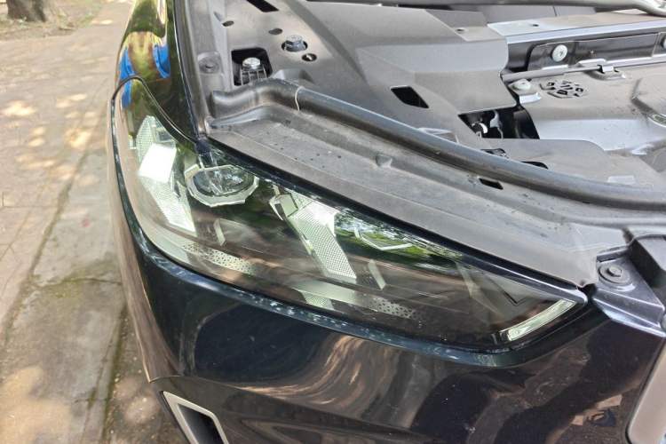 Used BMW X5 2025 Model, xDrive 30Li Prestige M Sport Night Package Right Front Headlight