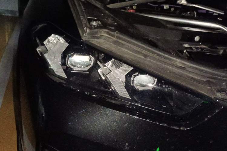 Used BMW X5 2025 Model, xDrive 30Li Prestige M Sport Night Package Right Front Headlight