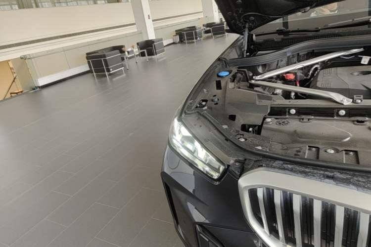 Used BMW X5 2025 Model, xDrive 30Li Prestige M Sport Night Package Right Front Headlight
