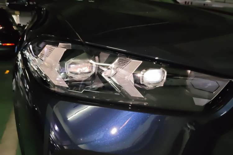 Used BMW X5 2025 Model, xDrive 30Li Prestige M Sport Night Package Right Front Headlight