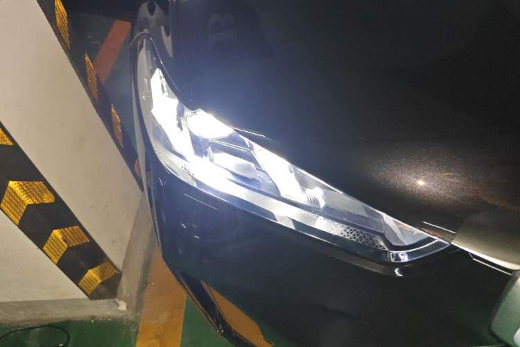 Used BMW X5 2025 Model, xDrive 30Li Prestige M Sport Night Package Right Front Headlight