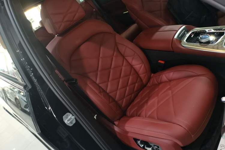 Used BMW X5 2025 Model, xDrive 40Li M Sport Night Package Right Front Seat