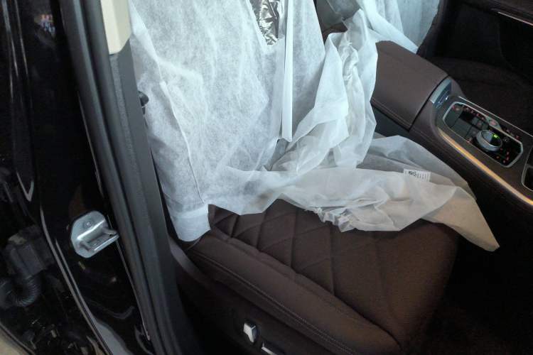 Used BMW X5 2025 Model, xDrive 30Li Prestige M Sport Night Package Right Front Seat