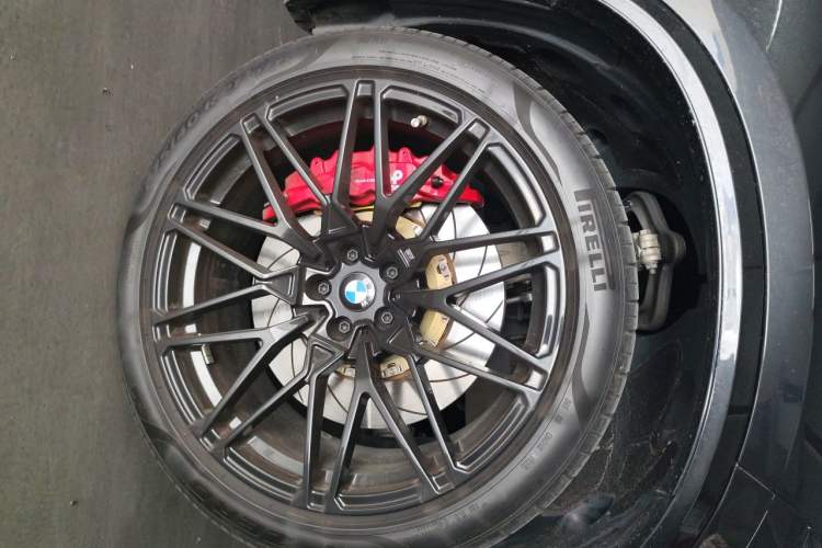 Used BMW X5 2025 Model, xDrive 40Li M Sport Night Package Right Front Wheel Hub