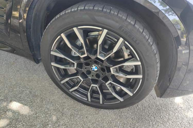 Used BMW X5 2025 Model, xDrive 40Li M Sport Night Package Right Front Wheel Hub