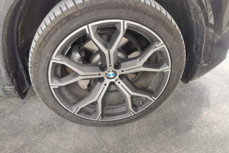 Used BMW X5 2025 Model, xDrive 30Li Prestige M Sport Night Package Right Front Wheel Hub