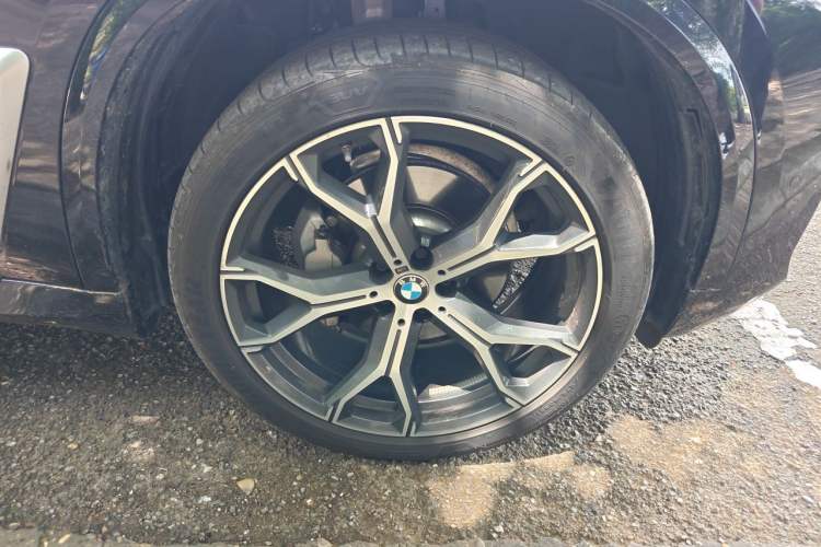 Used BMW X5 2025 Model, xDrive 30Li Prestige M Sport Night Package Right Front Wheel Hub