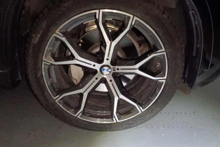 Used BMW X5 2025 Model, xDrive 30Li Prestige M Sport Night Package Right Front Wheel Hub