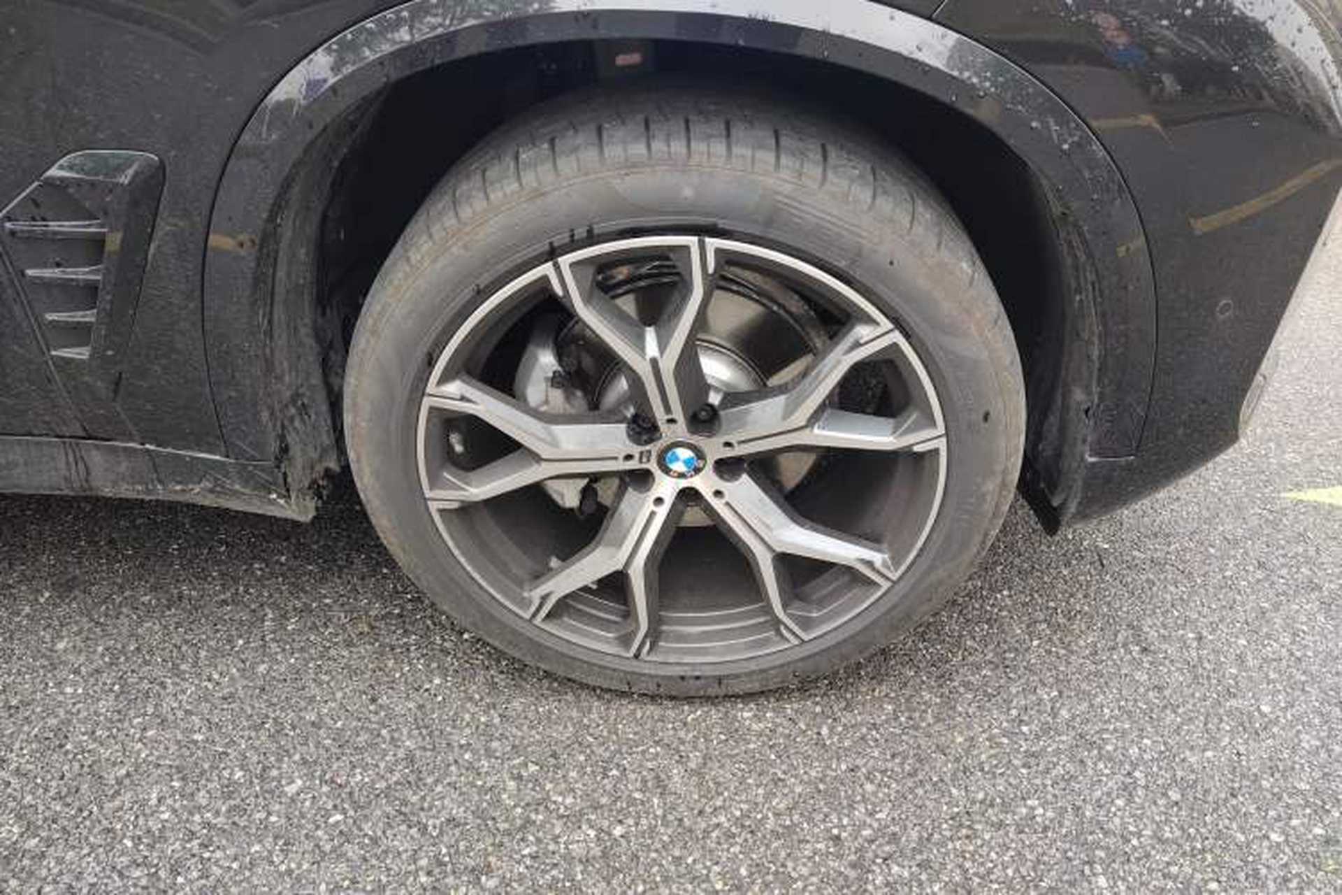 Used BMW X5 2025 Model, xDrive 30Li Prestige M Sport Night Package Right Front Wheel Hub