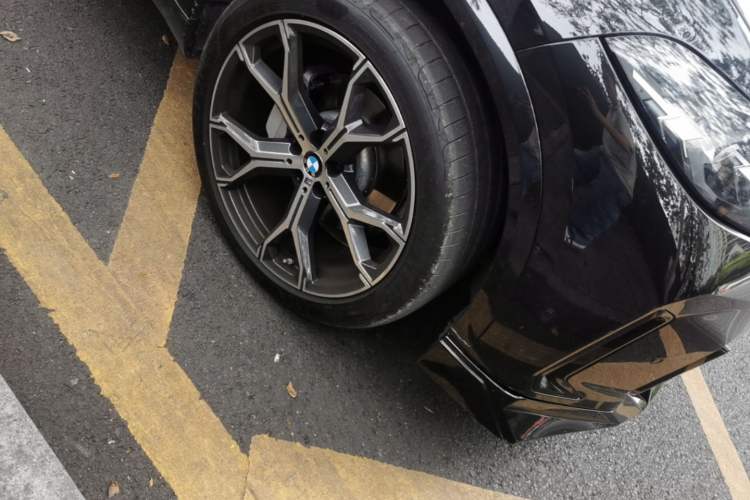 Used BMW X5 2025 Model, xDrive 30Li Prestige M Sport Night Package Right Front Wheel Hub