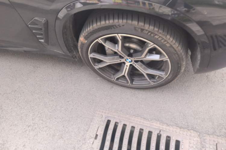 Used BMW X5 2025 Model, xDrive 30Li Prestige M Sport Night Package Right Front Wheel Hub