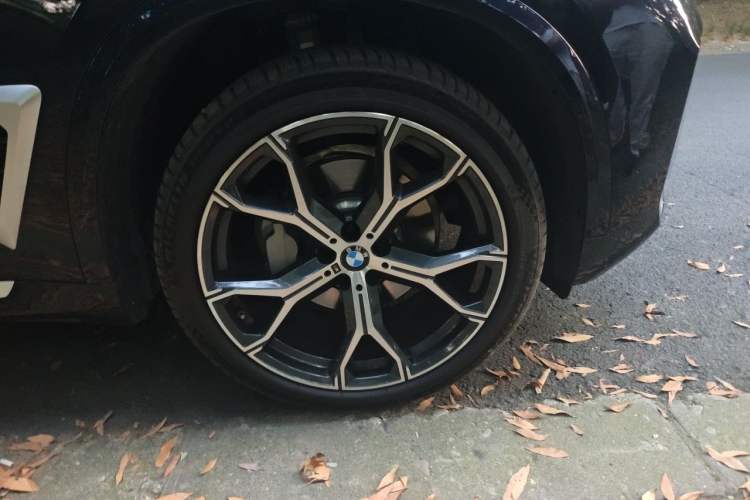 Used BMW X5 2025 Model, xDrive 30Li Prestige M Sport Night Package Right Front Wheel Hub