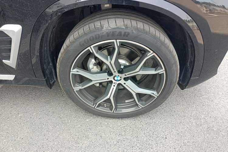 Used BMW X5 2025 Model, xDrive 30Li Prestige M Sport Night Package Right Front Wheel Hub
