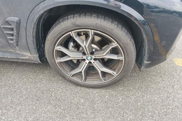 Used BMW X5 2025 Model, xDrive 30Li Prestige M Sport Night Package Right Front Wheel Hub