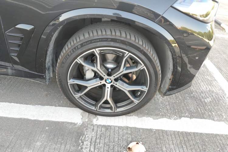 Used BMW X5 2025 Model, xDrive 30Li Prestige M Sport Night Package Right Front Wheel Hub