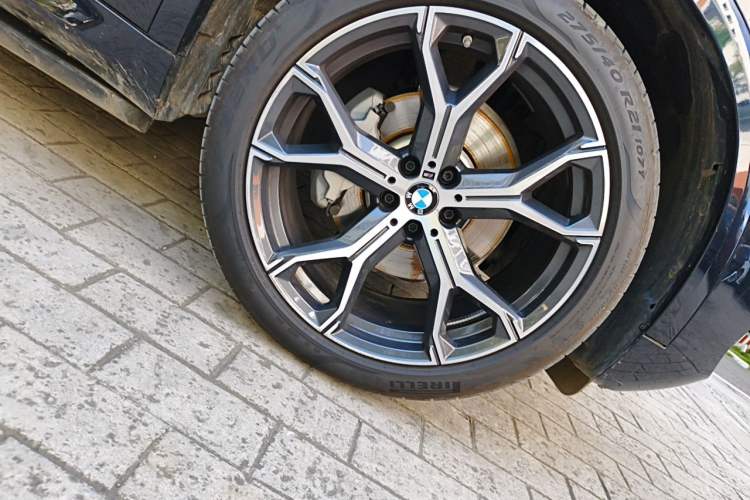 Used BMW X5 2025 Model, xDrive 30Li Prestige M Sport Night Package Right Front Wheel Hub