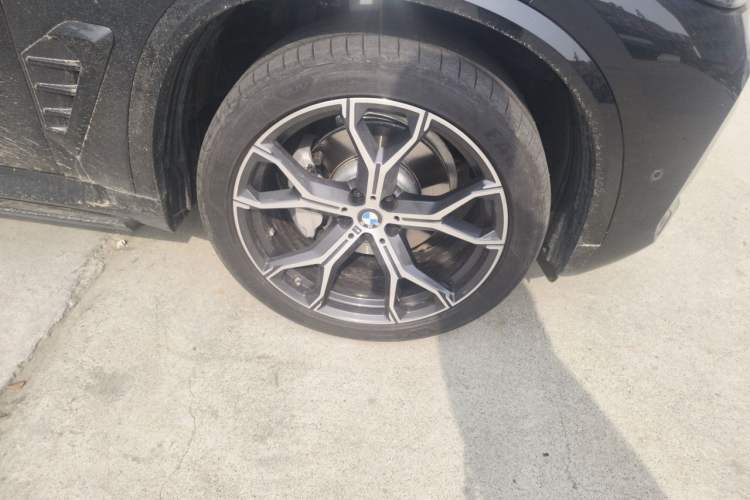 Used BMW X5 2025 Model, xDrive 30Li Prestige M Sport Night Package Right Front Wheel Hub