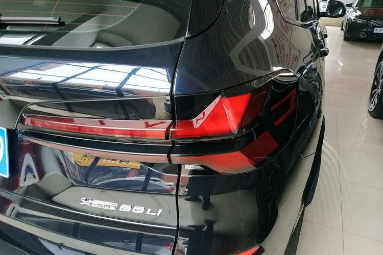 Used BMW X5 2025 Model, xDrive 30Li Prestige M Sport Night Package Right Rear Taillight