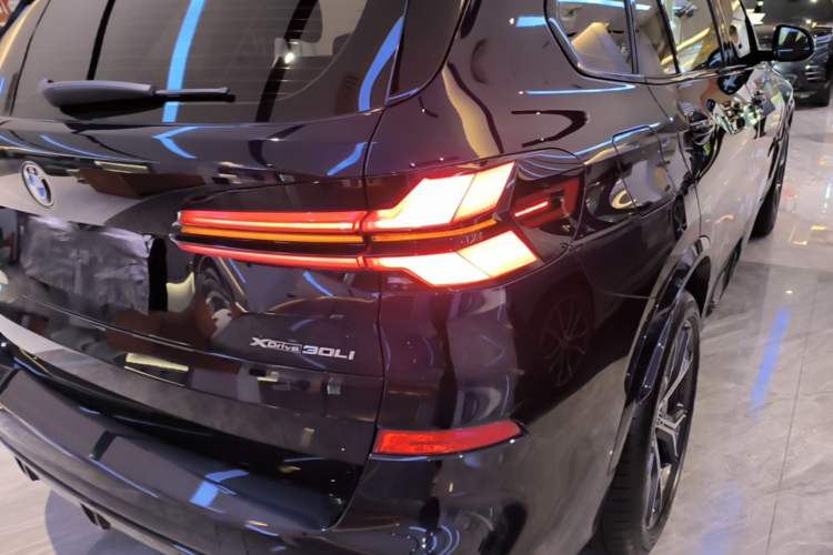 Used BMW X5 2025 Model, xDrive 30Li Prestige M Sport Night Package Right Rear Taillight