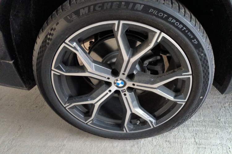 Used BMW X5 2025 Model, xDrive 30Li Prestige M Sport Night Package Right Rear Wheel Hub