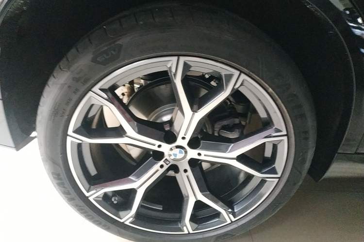 Used BMW X5 2025 Model, xDrive 30Li Prestige M Sport Night Package Right Rear Wheel Hub