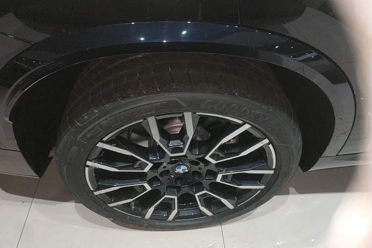 Used BMW X5 2025 Model, xDrive 40Li M Sport Night Package Right Rear Wheel Hub