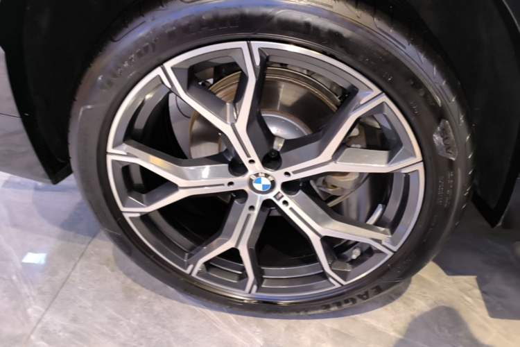 Used BMW X5 2025 Model, xDrive 30Li Prestige M Sport Night Package Right Rear Wheel Hub