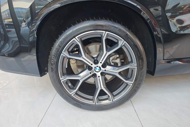 Used BMW X5 2025 Model, xDrive 30Li Prestige M Sport Night Package Right Rear Wheel Hub