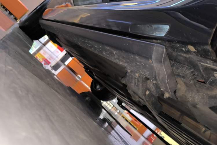 Used BMW X5 2025 Model, xDrive 30Li Prestige M Sport Night Package Right Side Sill