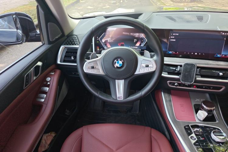 Used BMW X5 2025 Model, xDrive 30Li Prestige M Sport Night Package Steering Wheel
