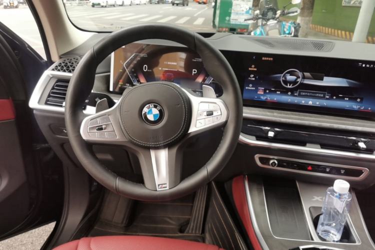 Used BMW X5 2025 Model, xDrive 30Li Prestige M Sport Night Package Steering Wheel
