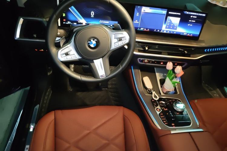 Used BMW X5 2025 Model, xDrive 30Li Prestige M Sport Night Package Steering Wheel