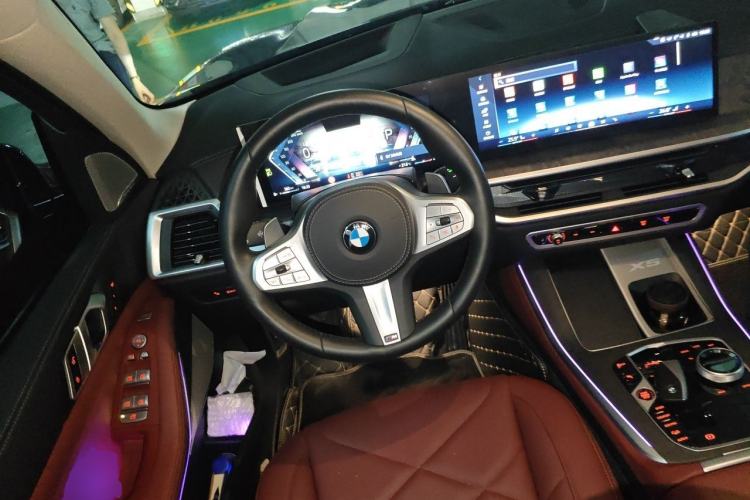 Used BMW X5 2025 Model, xDrive 30Li Prestige M Sport Night Package Steering Wheel