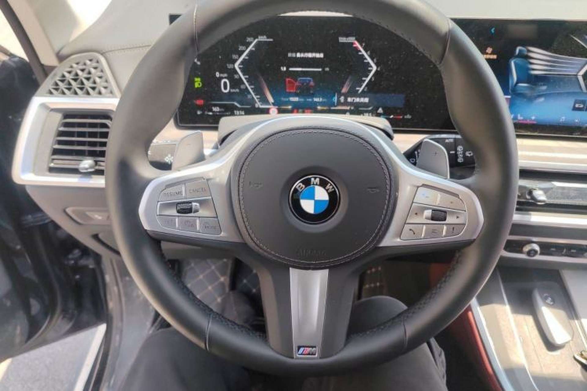 Used BMW X5 2025 Model, xDrive 30Li M Sport Night Package Steering Wheel