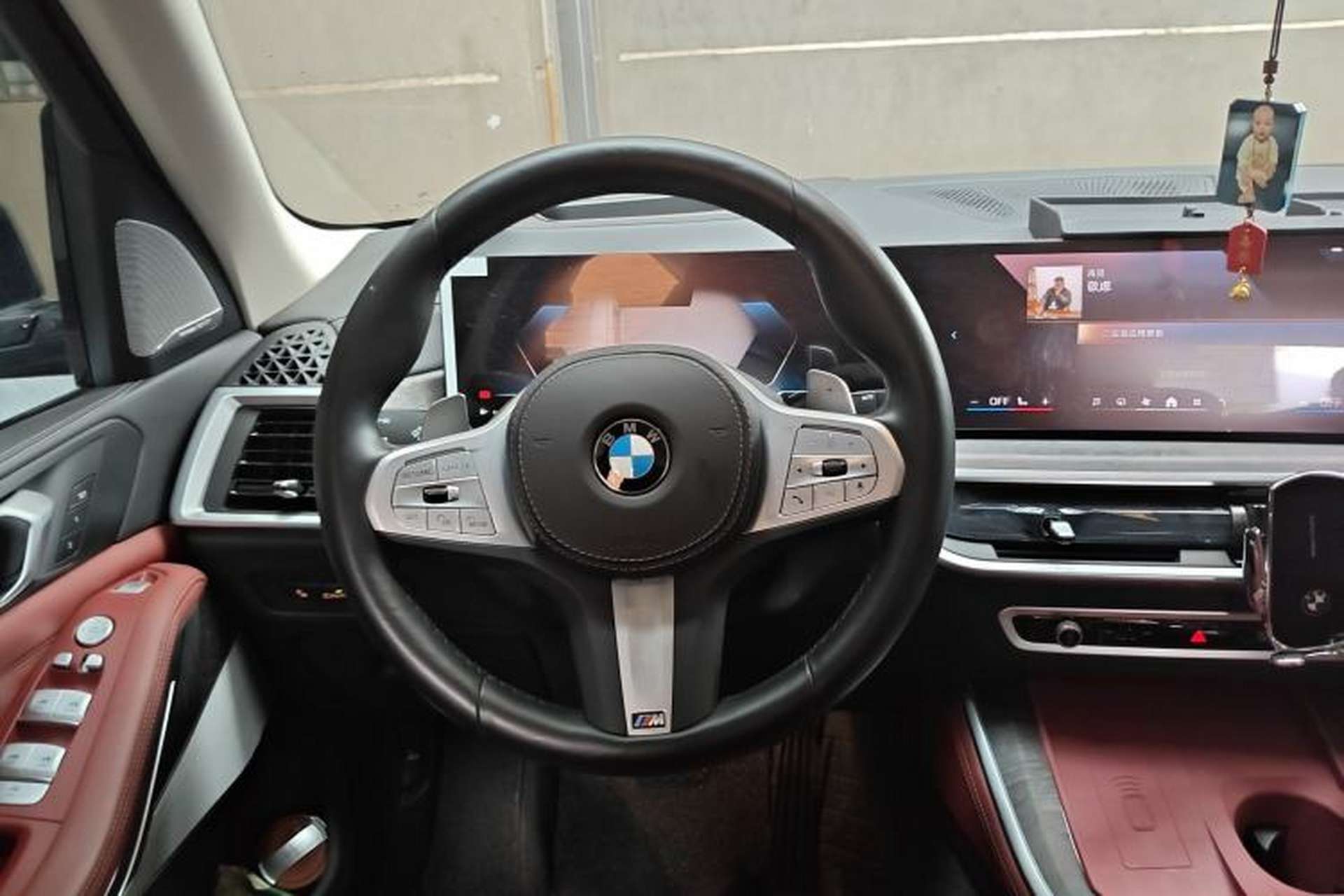 Used BMW X5 2025 Model, xDrive 30Li Prestige M Sport Night Package Steering Wheel