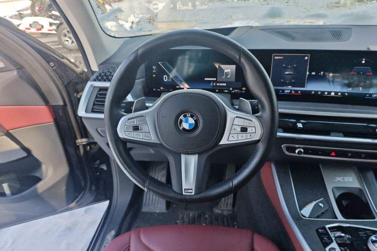 Used BMW X5 2025 Model, xDrive 30Li Prestige M Sport Night Package Steering Wheel