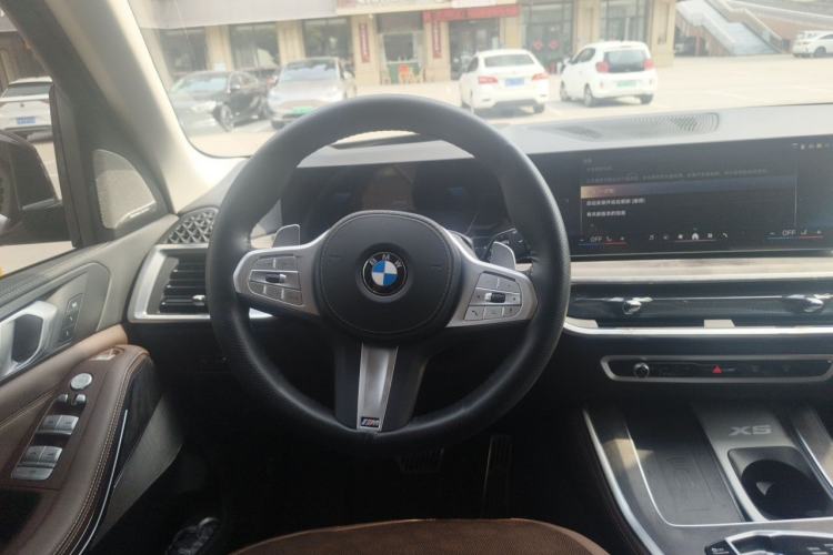 Used BMW X5 2025 Model, xDrive 30Li Prestige M Sport Night Package Steering Wheel