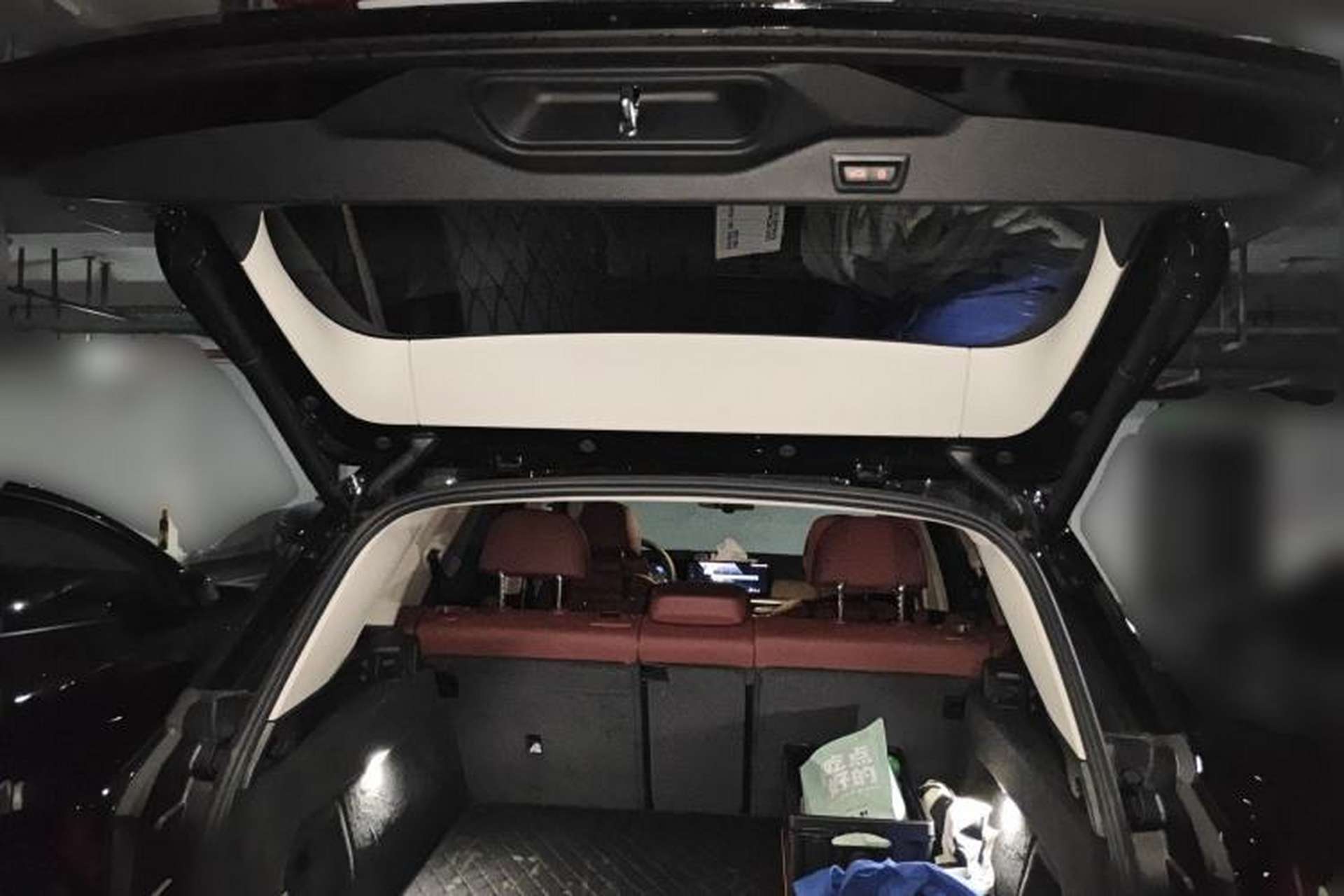 Used BMW X5 2025 Model, xDrive 30Li Prestige M Sport Night Package Trunk
