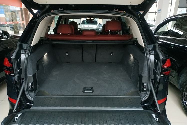 Used BMW X5 2025 Model, xDrive 30Li Prestige M Sport Night Package Trunk