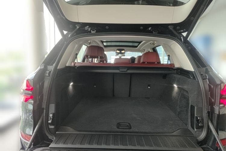 Used BMW X5 2025 Model, xDrive 30Li Prestige M Sport Night Package Trunk