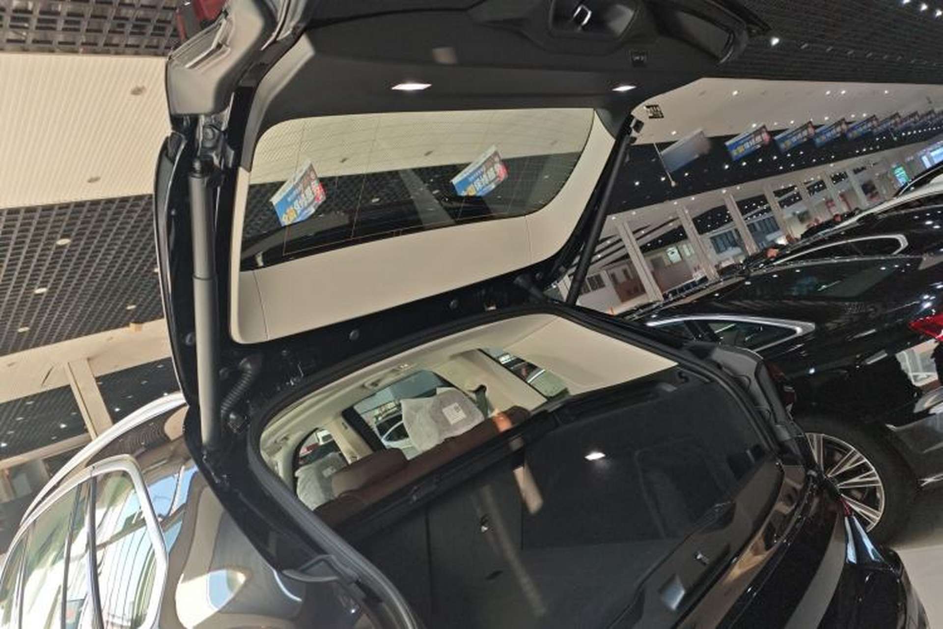 Used BMW X5 2025 Model, xDrive 30Li Prestige M Sport Night Package Trunk