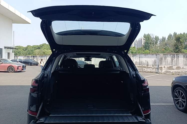Used BMW X5 2025 Model, xDrive 30Li Prestige M Sport Night Package Trunk