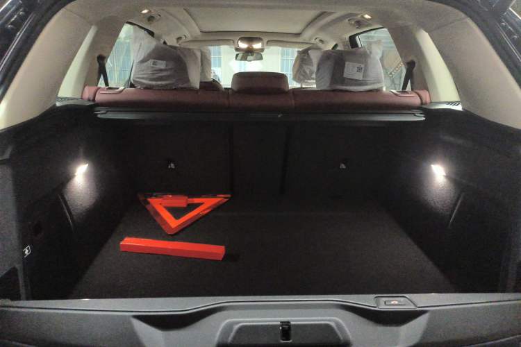 Used BMW X5 2025 Model, xDrive 30Li Prestige M Sport Night Package Trunk