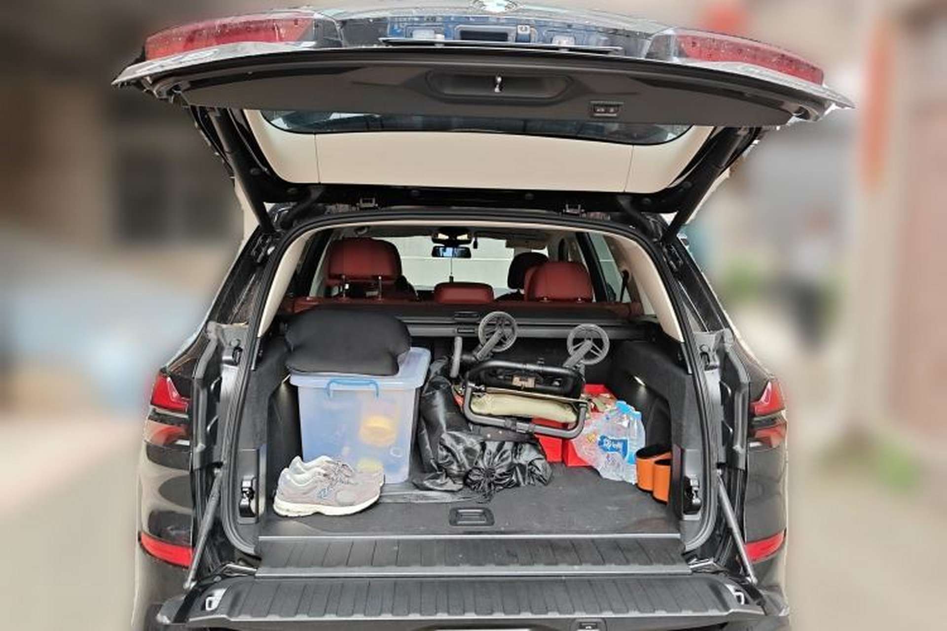 Used BMW X5 2025 Model, xDrive 30Li Prestige M Sport Night Package Trunk