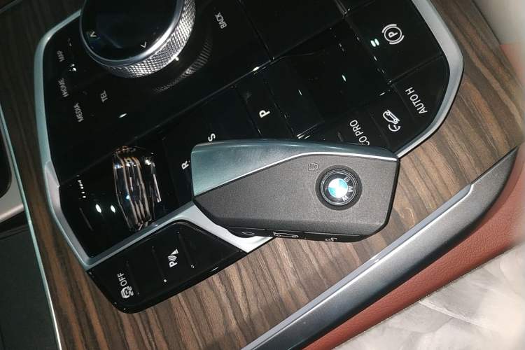 Used BMW X5 2025 Model, xDrive 40Li M Sport Night Package Vehicle Key