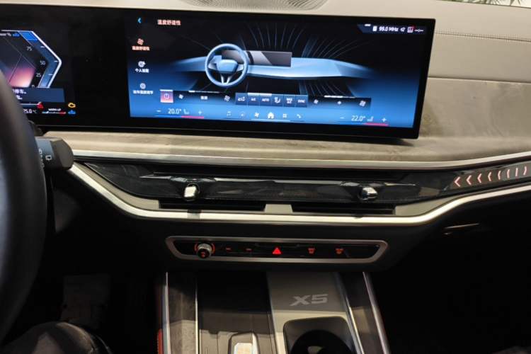 Used BMW X5 2025 Model, xDrive 30Li Prestige M Sport Night Package Audio And AC Panel